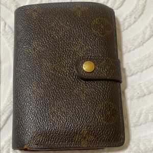 Louis Vuitton kisslock wallet